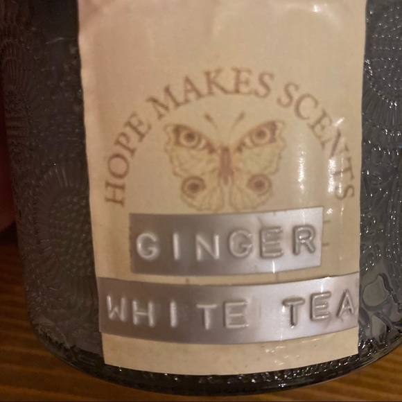 Hand poured soy Ginger White Tea candle - Picture 4 of 6